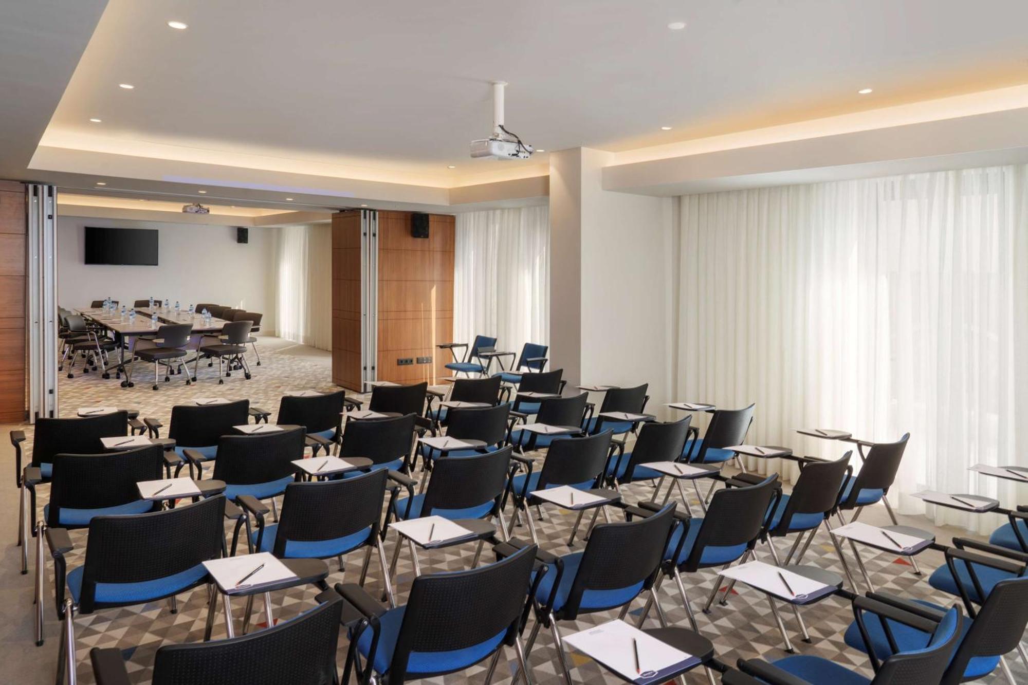 Hampton By Hilton Tashkent Hotel Exterior photo